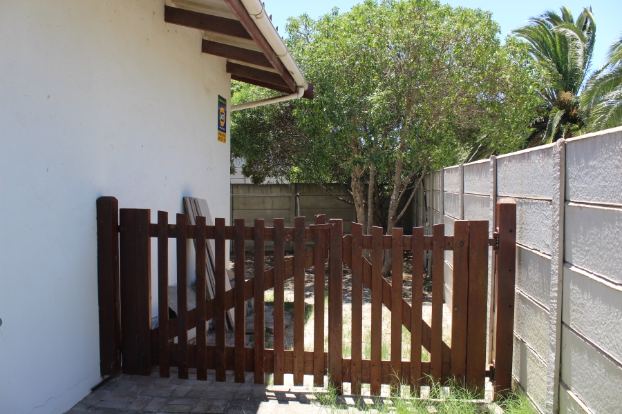3 Bedroom Property for Sale in Middedorp Western Cape